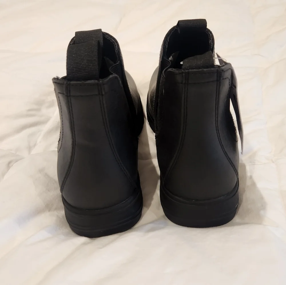 Men's Huxley Chelsea Boots from Target's Goodfellow & Co brand. Size 7